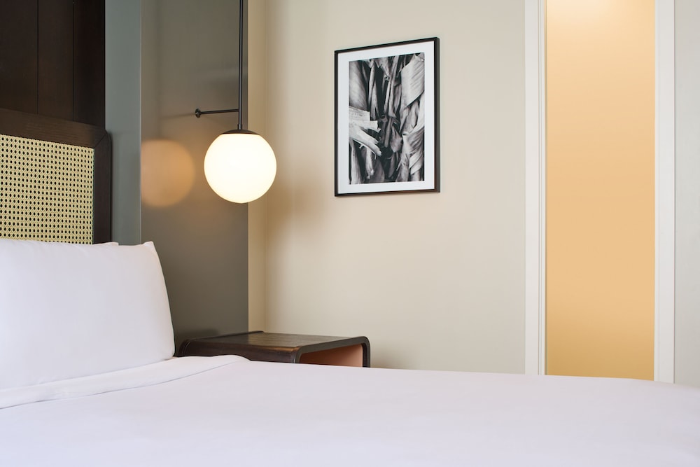 Hotel Renew — Hotel rooms in Honolulu, Hawaii