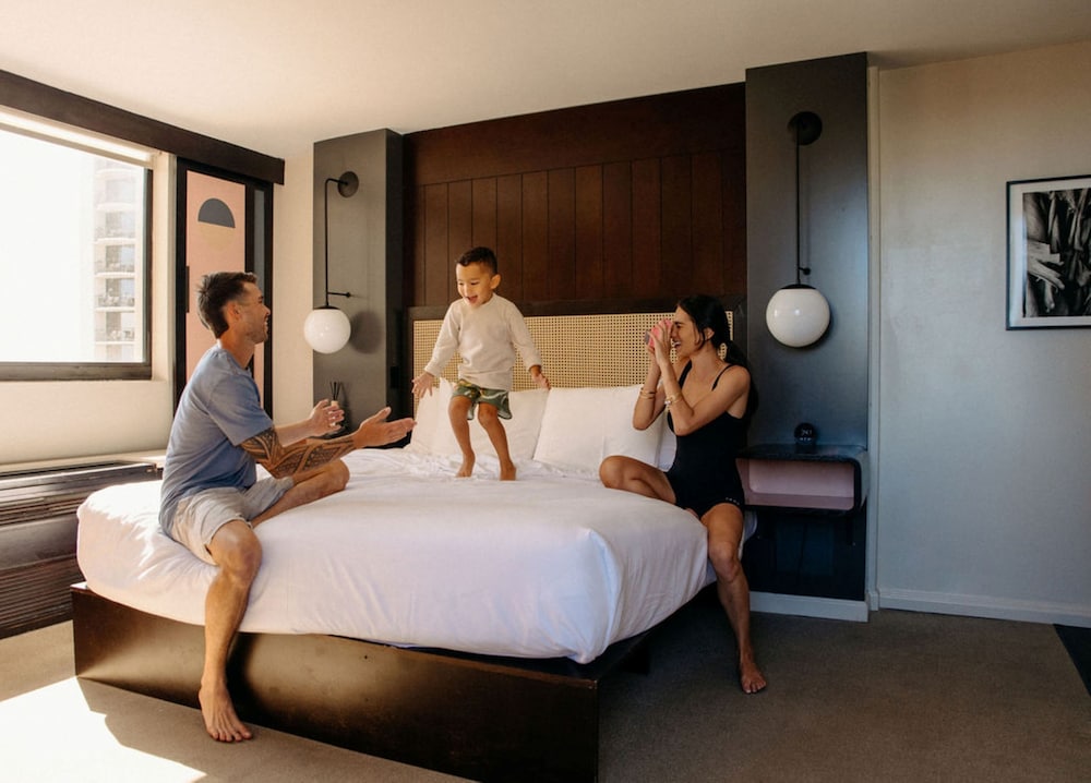 Hotel Renew — Hotel rooms in Honolulu, Hawaii