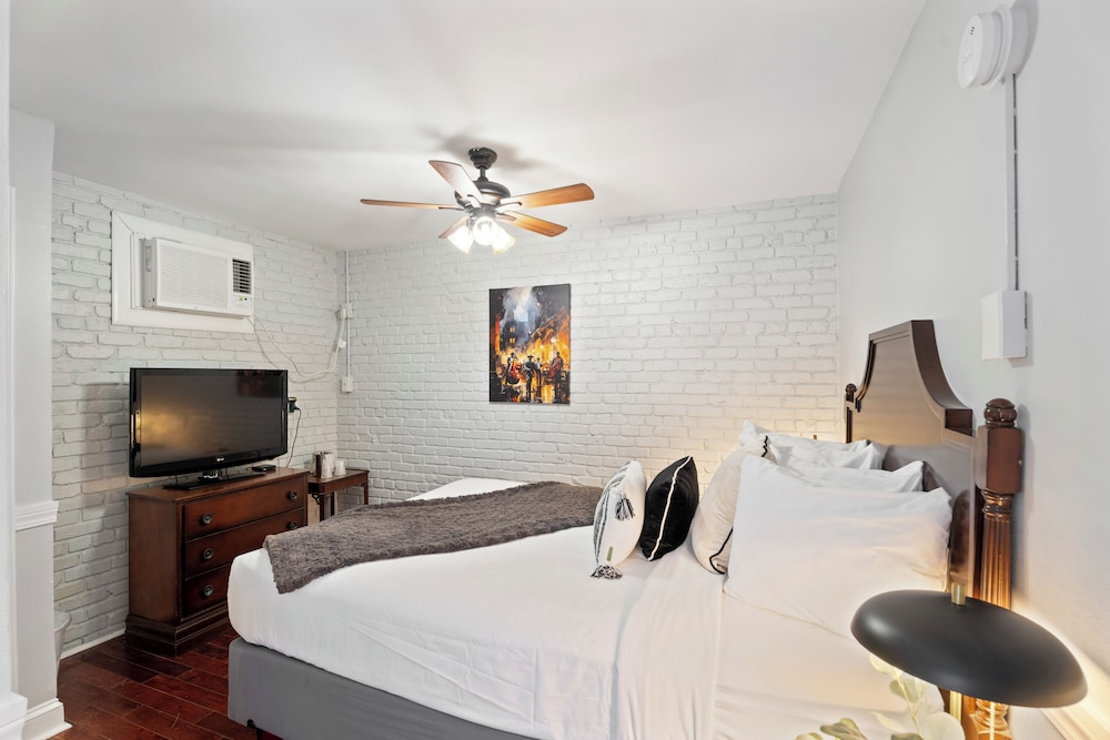 Hotel St. Pierre®, a French Quarter Inns® Hotel — Hotel rooms in New Orleans, Louisiana