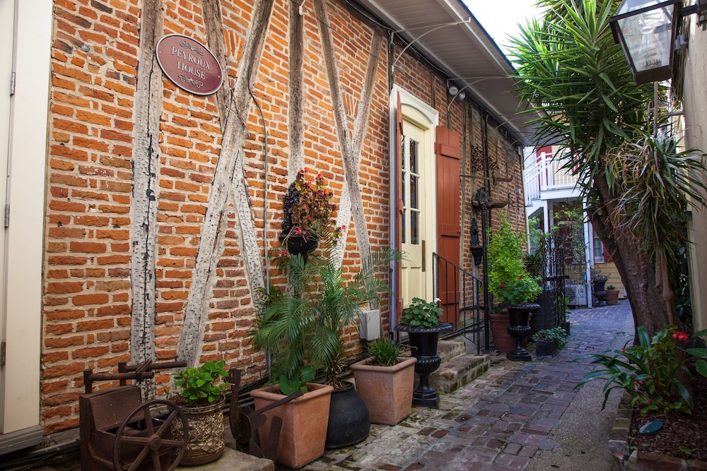 Hotel St. Pierre®, a French Quarter Inns® Hotel — Hotel building in New Orleans, Louisiana