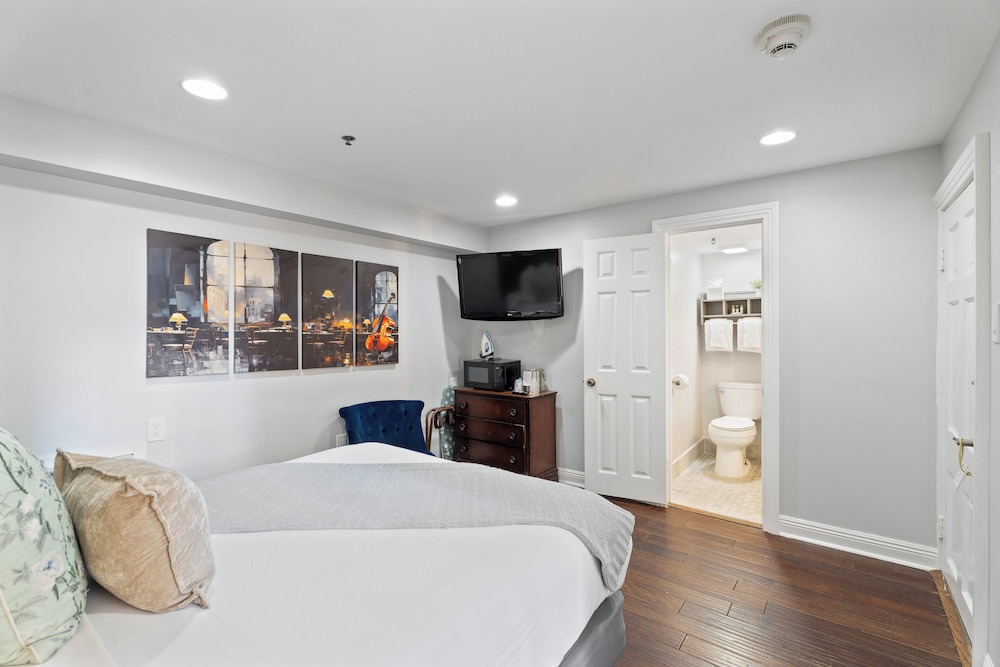 Hotel St. Pierre®, a French Quarter Inns® Hotel — Hotel rooms in New Orleans, Louisiana