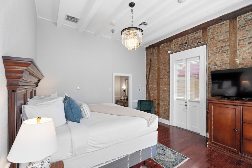 Hotel St. Pierre®, a French Quarter Inns® Hotel — Hotel rooms in New Orleans, Louisiana