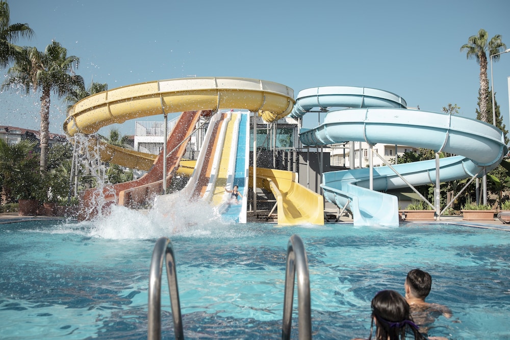 Green Garden Resort & Spa Hotel — Swimming pool in Alanya