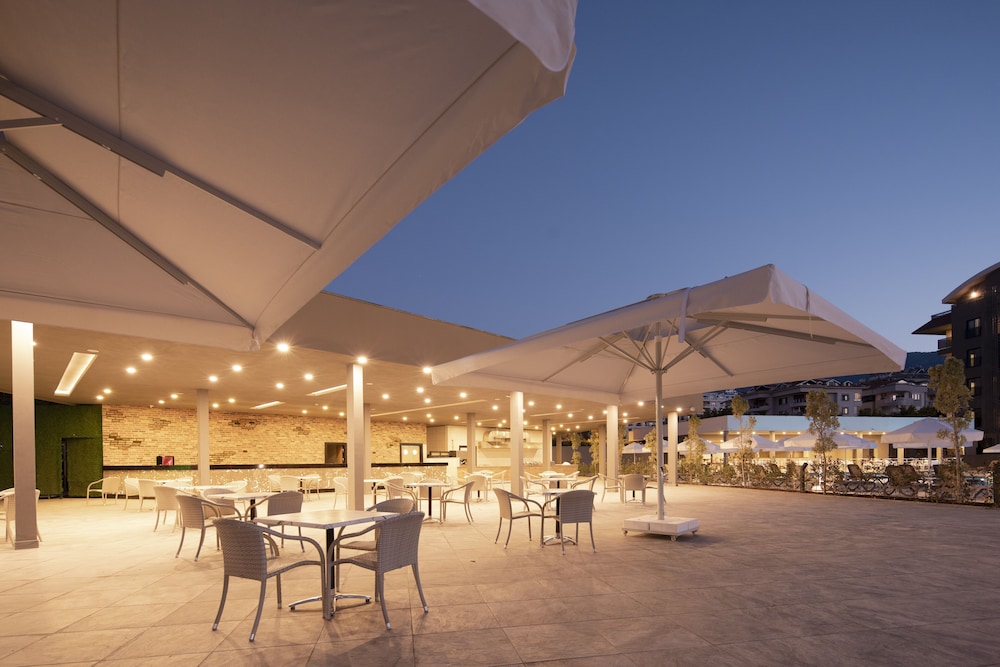 Green Garden Resort & Spa Hotel — Restaurant & bars in Alanya