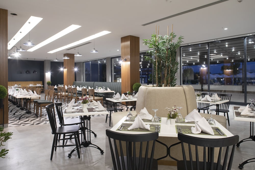 Green Garden Resort & Spa Hotel — Restaurant & bars in Alanya