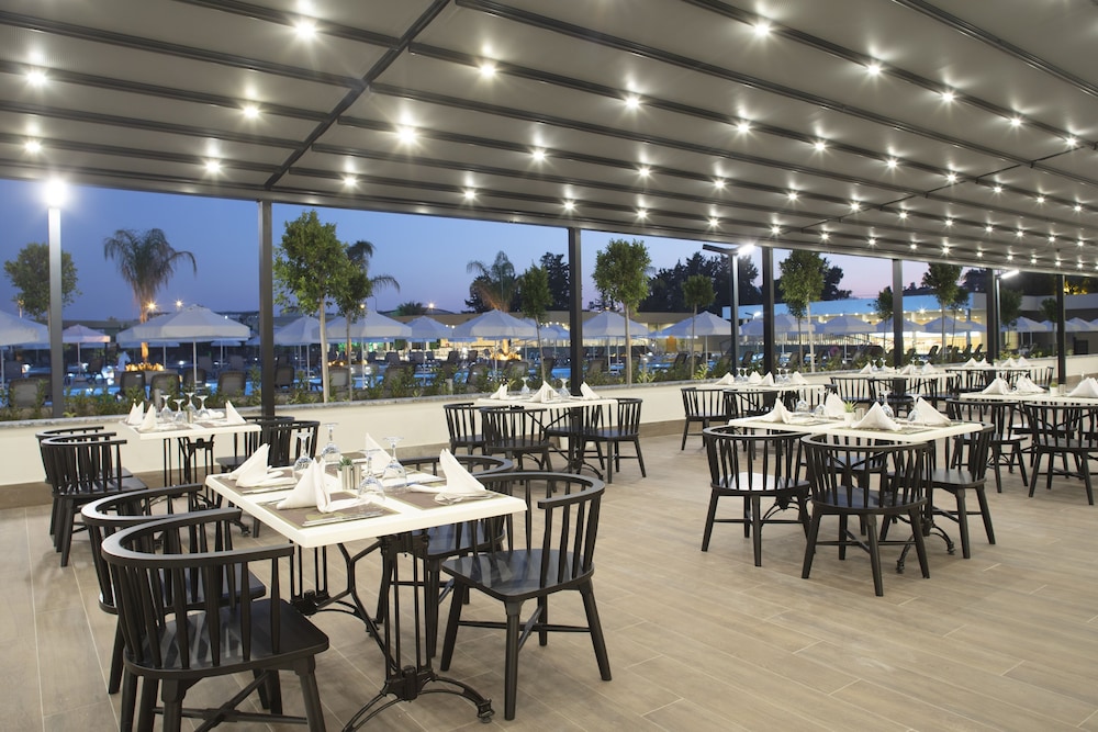 Green Garden Resort & Spa Hotel — Restaurant & bars in Alanya