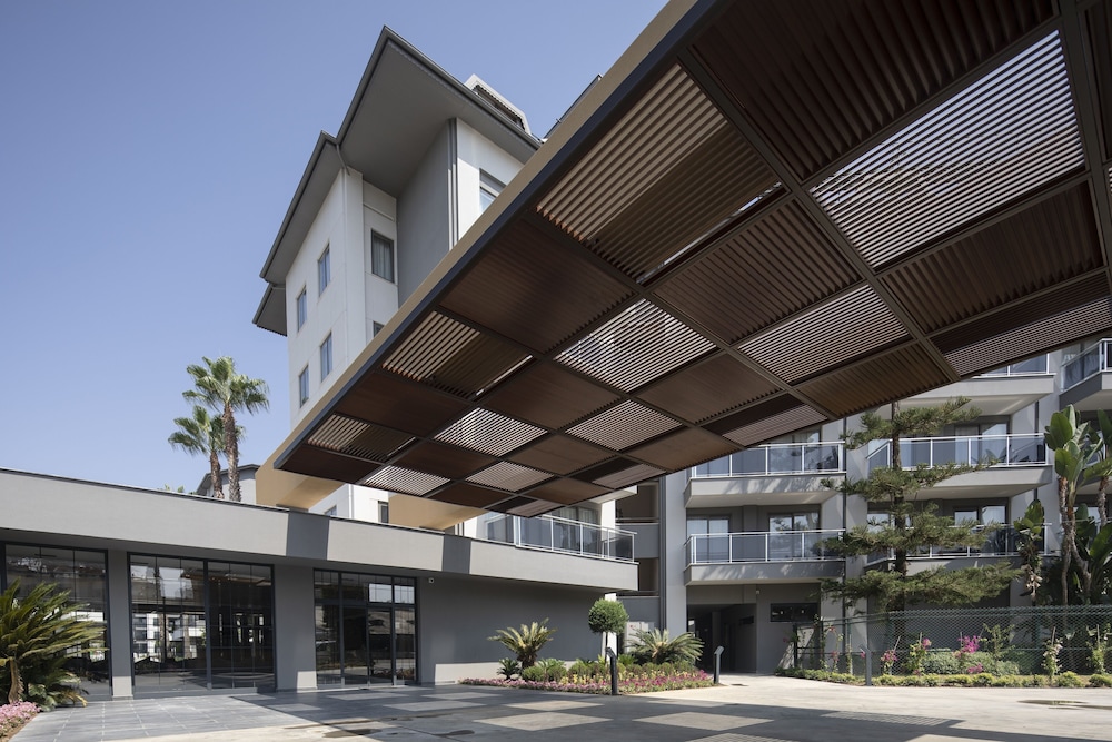Green Garden Resort & Spa Hotel — Hotel building in Alanya
