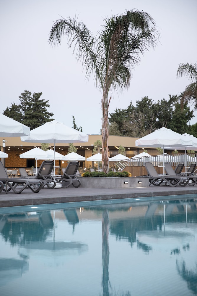 Green Garden Resort & Spa Hotel — Swimming pool in Alanya