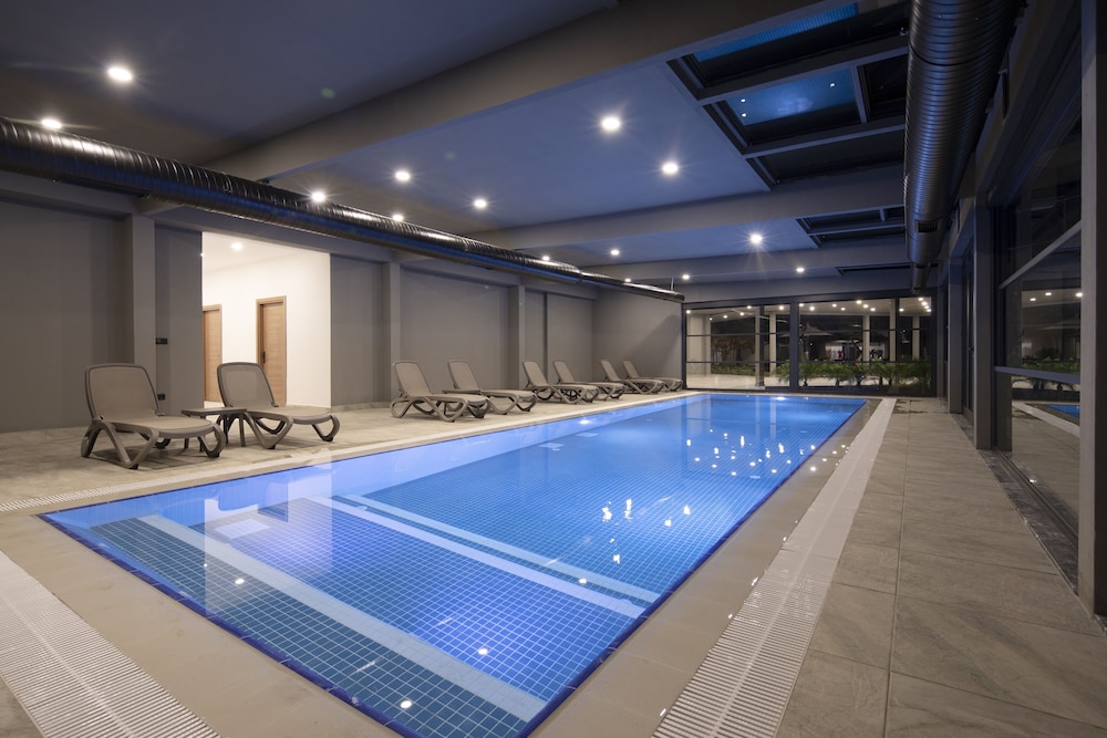 Green Garden Resort & Spa Hotel — Swimming pool in Alanya
