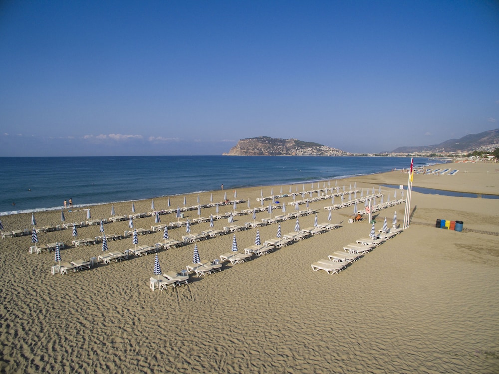 Green Garden Resort & Spa Hotel — Beach in Alanya