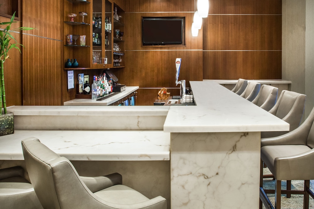 Hilton Garden Inn New York/West 35th Street — Restaurant & bars in New York City, New York State