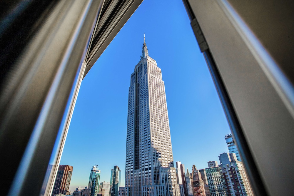 Hilton Garden Inn New York/West 35th Street — Attractions in the area in New York City, New York State