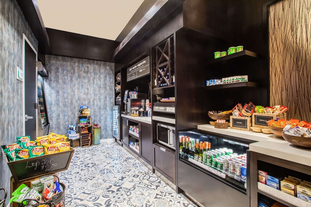 Hilton Garden Inn New York/West 35th Street — Restaurant & bars in New York City, New York State