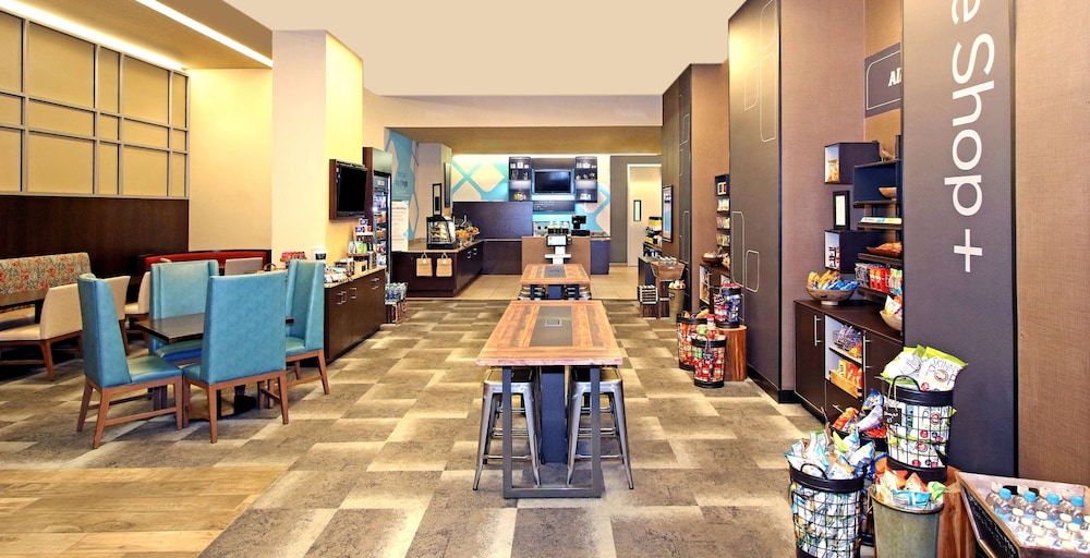 Hilton Garden Inn New York/West 35th Street — Restaurant & bars in New York City, New York State