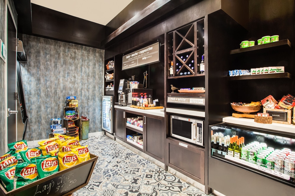 Hilton Garden Inn New York/West 35th Street — Restaurant & bars in New York City, New York State
