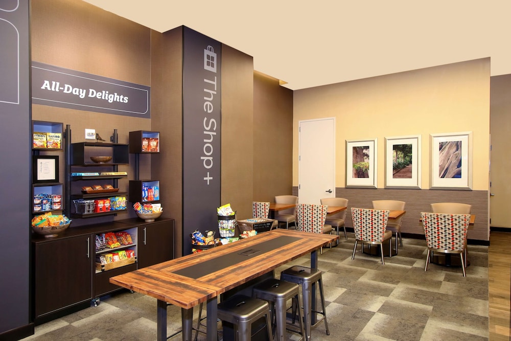 Hilton Garden Inn New York/West 35th Street — Restaurant & bars in New York City, New York State