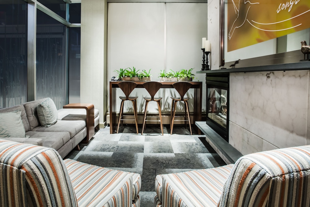 Hilton Garden Inn New York/West 35th Street — Restaurant & bars in New York City, New York State