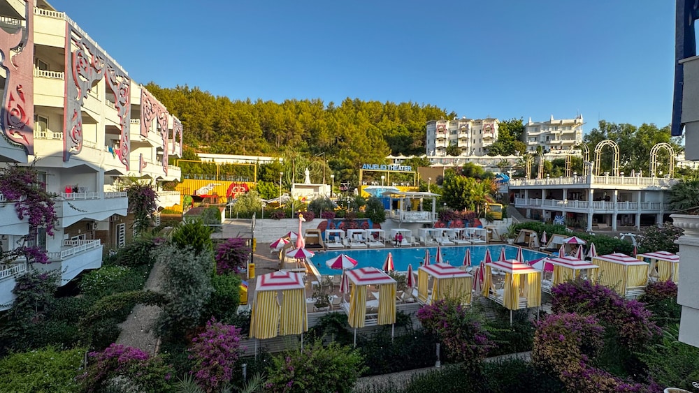 Club Hotel Anjeliq — Swimming pool in Alanya