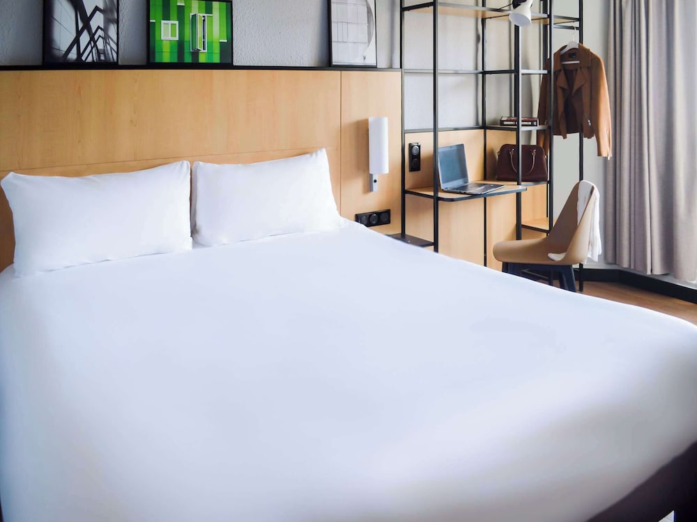 ibis Paris Tour Eiffel Cambronne 15ème — Hotel rooms in Paris, Ile-de-France