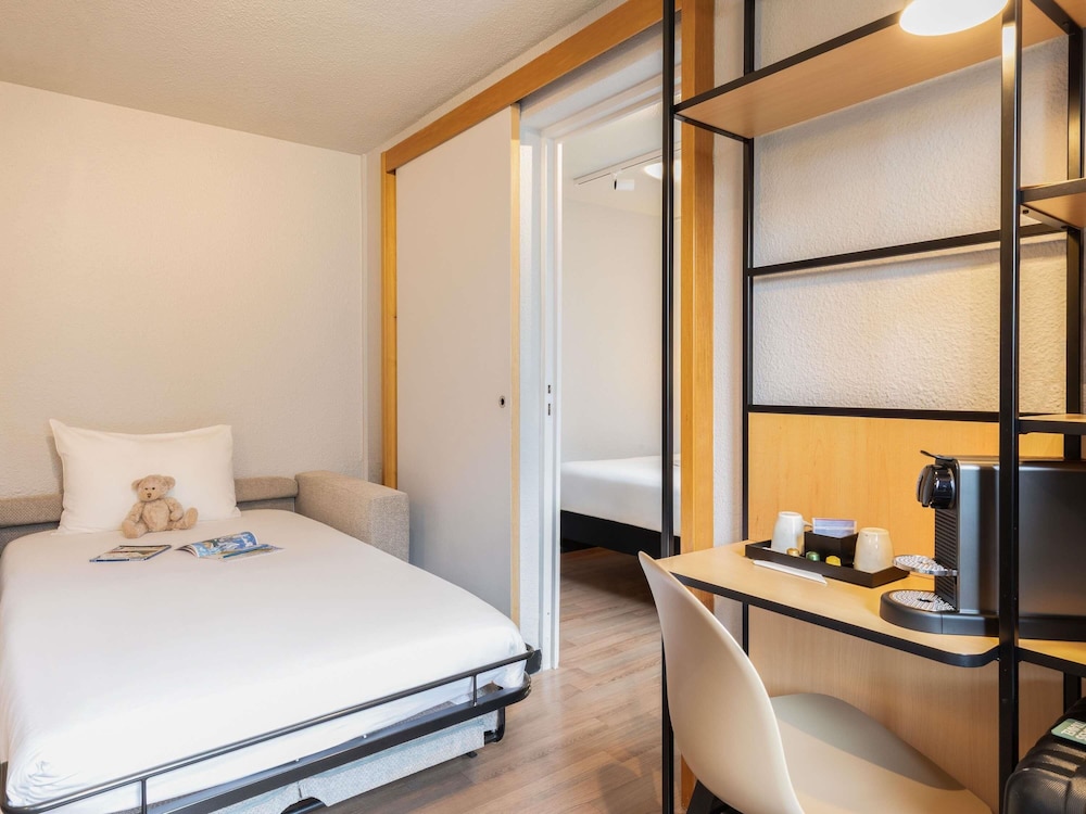 ibis Paris Tour Eiffel Cambronne 15ème — Hotel rooms in Paris, Ile-de-France