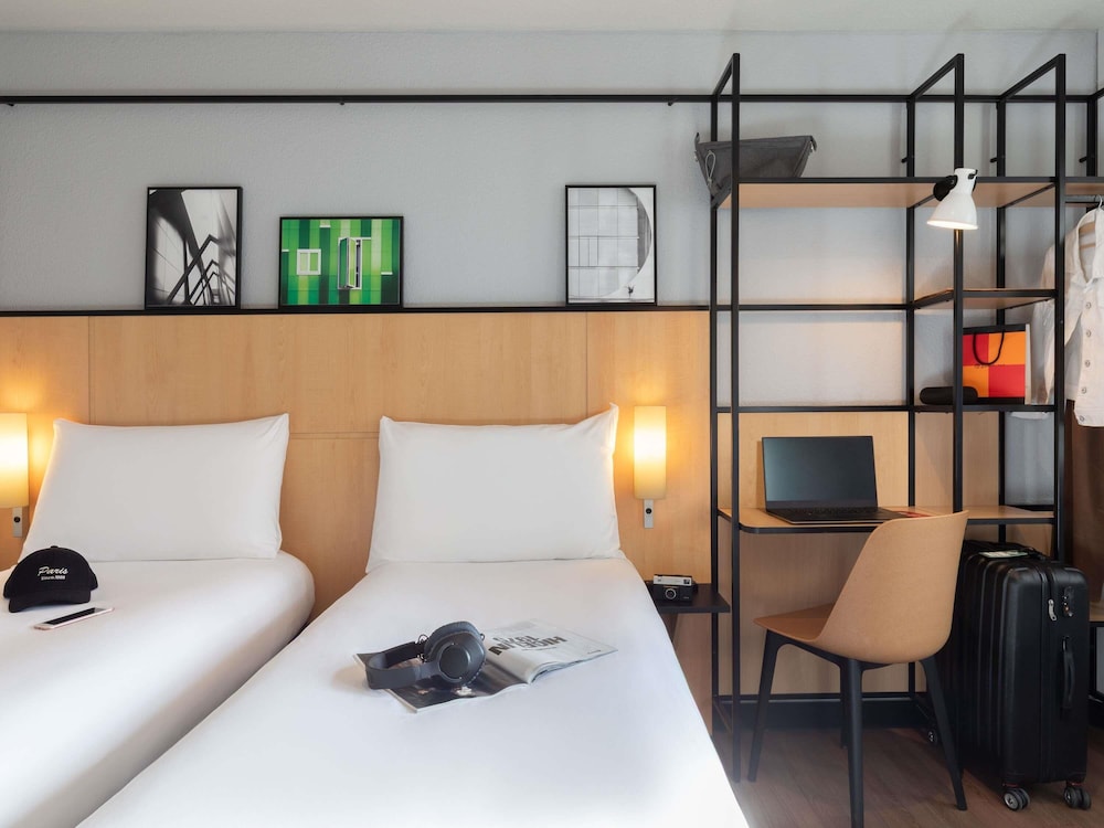 ibis Paris Tour Eiffel Cambronne 15ème — Hotel rooms in Paris, Ile-de-France