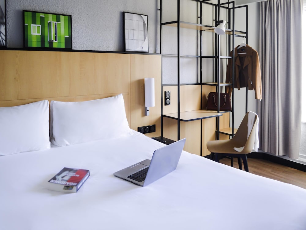 ibis Paris Tour Eiffel Cambronne 15ème — Hotel rooms in Paris, Ile-de-France