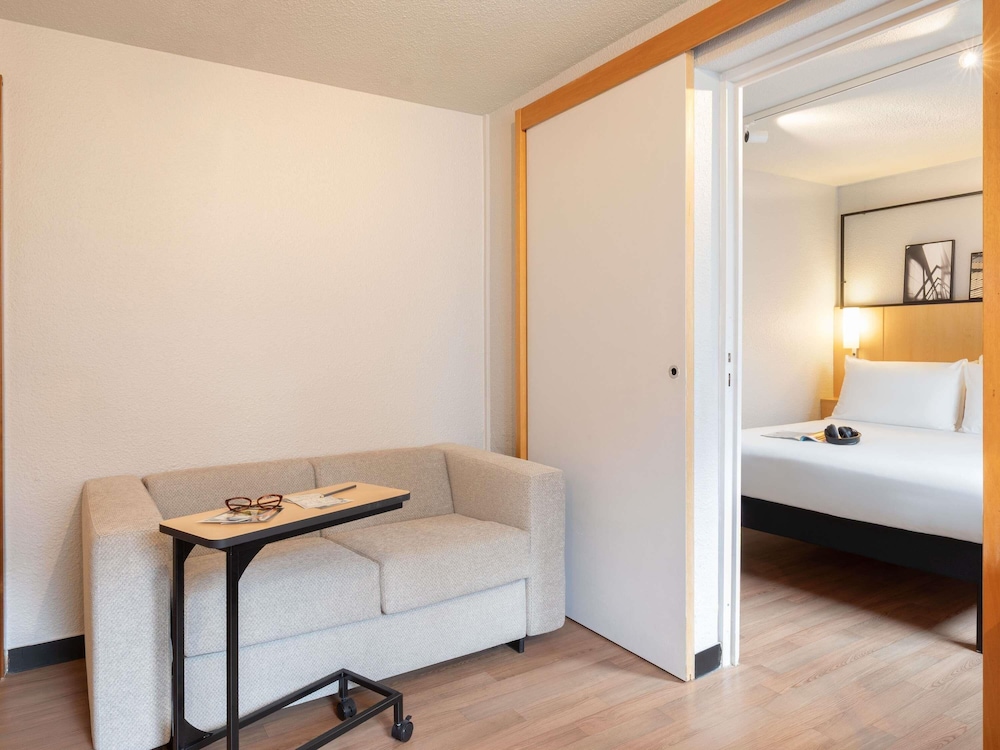 ibis Paris Tour Eiffel Cambronne 15ème — Hotel rooms in Paris, Ile-de-France