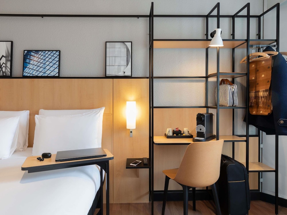 ibis Paris Tour Eiffel Cambronne 15ème — Hotel rooms in Paris, Ile-de-France