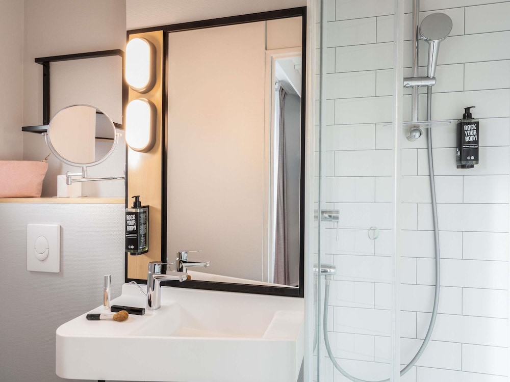 ibis Paris Tour Eiffel Cambronne 15ème — Hotel rooms in Paris, Ile-de-France