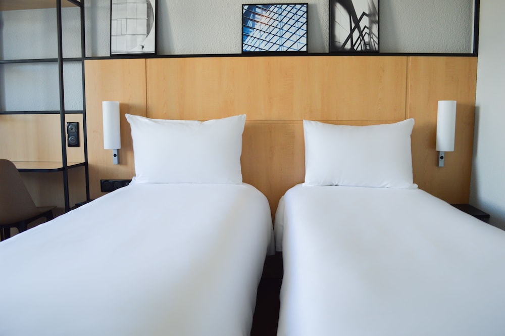 ibis Paris Tour Eiffel Cambronne 15ème — Hotel rooms in Paris, Ile-de-France