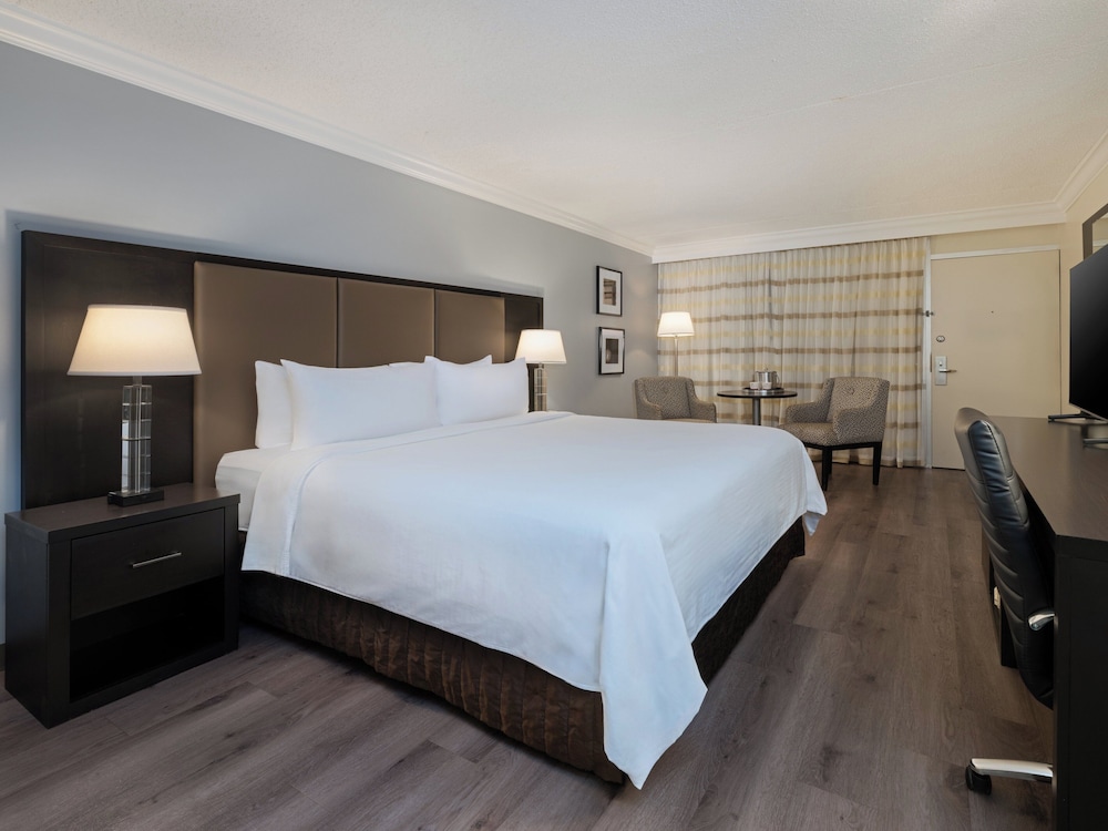 Crowne Plaza Suffern - Mahwah by IHG — Hotel rooms in Suffern, New York State
