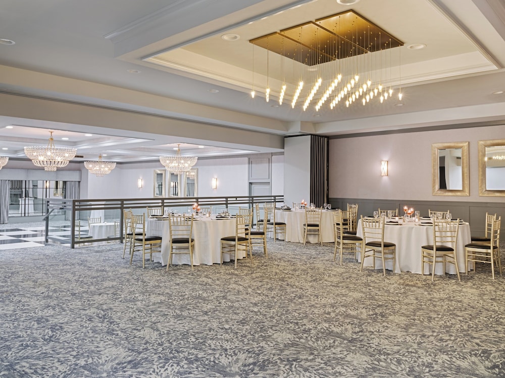 Crowne Plaza Suffern - Mahwah by IHG — Restaurant & bars in Suffern, New York State