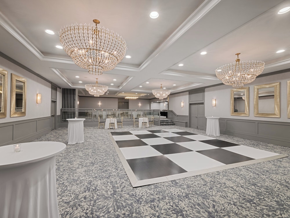 Crowne Plaza Suffern - Mahwah by IHG — Restaurant & bars in Suffern, New York State