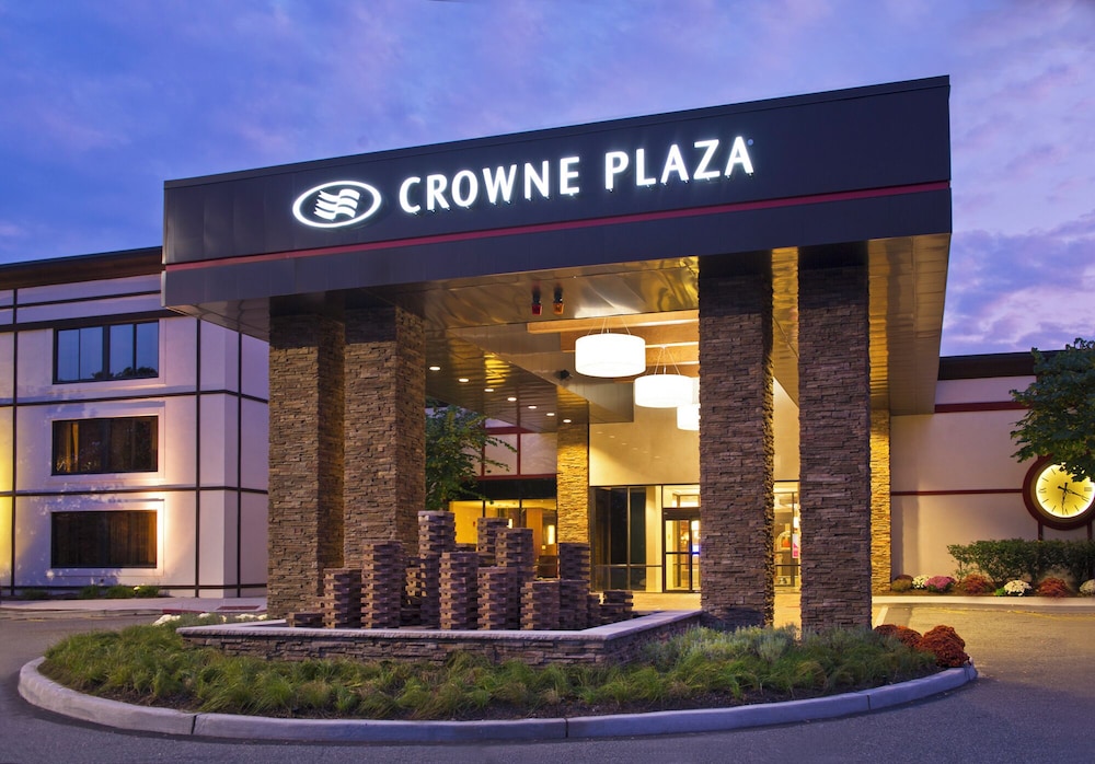 Crowne Plaza Suffern - Mahwah by IHG — Hotel building in Suffern, New York State