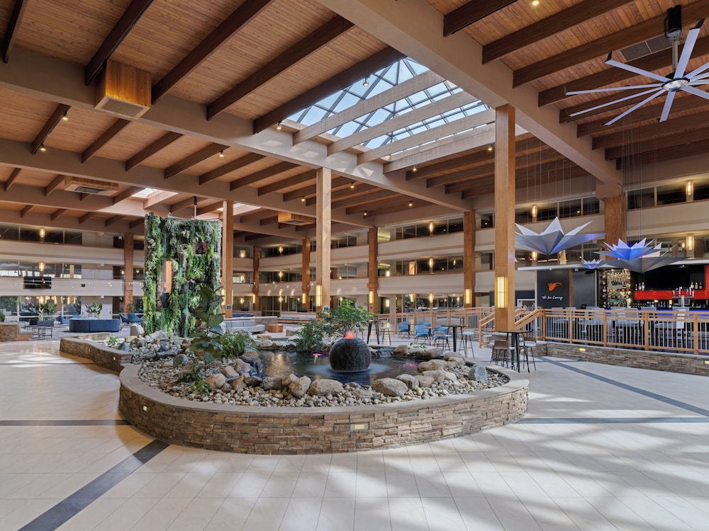 Crowne Plaza Suffern - Mahwah by IHG — Hotel building in Suffern, New York State