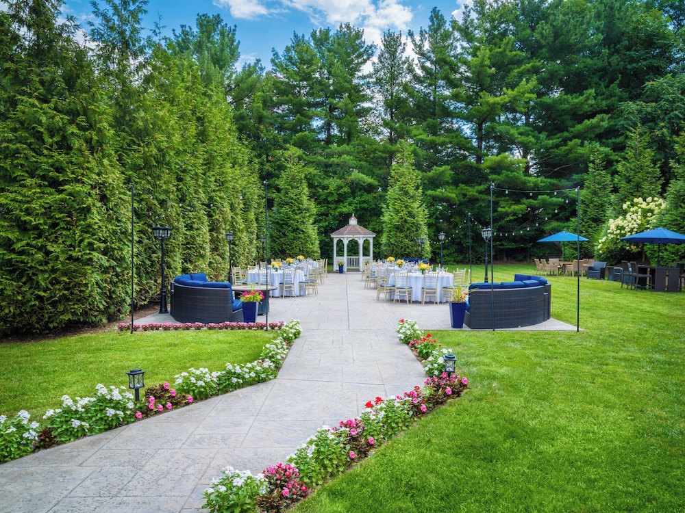 Crowne Plaza Suffern - Mahwah by IHG — Hotel building in Suffern, New York State