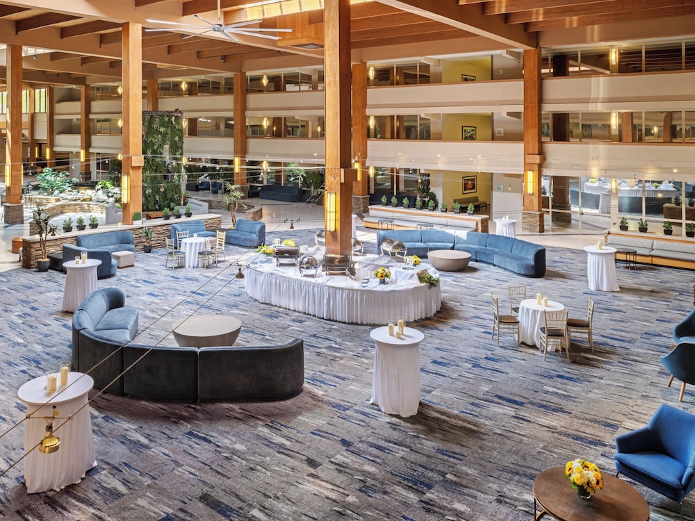 Crowne Plaza Suffern - Mahwah by IHG — Hotel building in Suffern, New York State