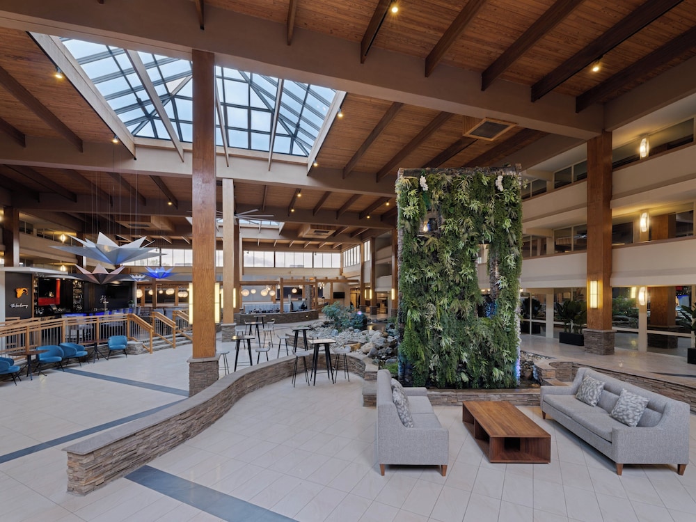 Crowne Plaza Suffern - Mahwah by IHG — Restaurant & bars in Suffern, New York State