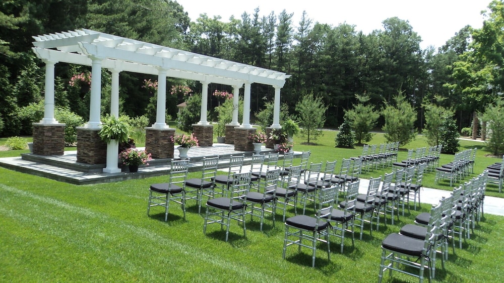Crowne Plaza Suffern - Mahwah by IHG — Hotel building in Suffern, New York State