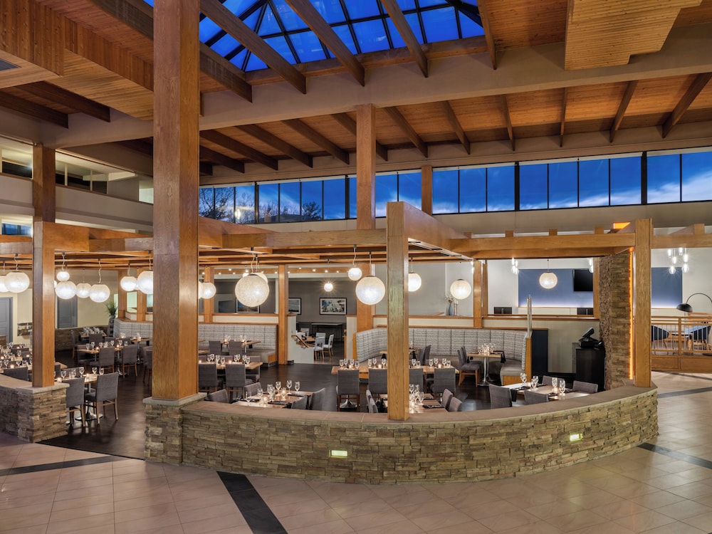 Crowne Plaza Suffern - Mahwah by IHG — Restaurant & bars in Suffern, New York State