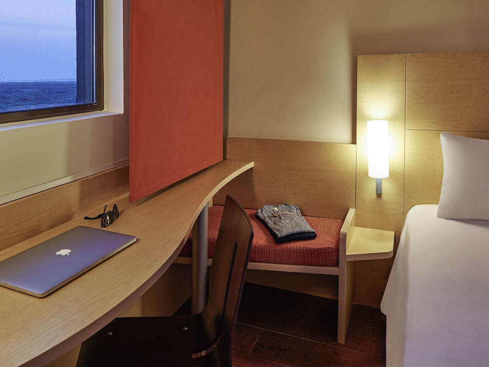 ibis Cancun Centro — Rooms in Cancun, Quintana Roo