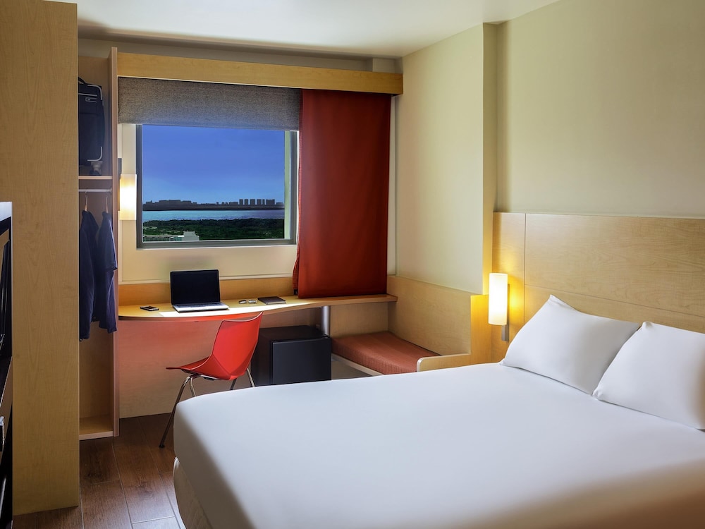 ibis Cancun Centro — Rooms in Cancun, Quintana Roo