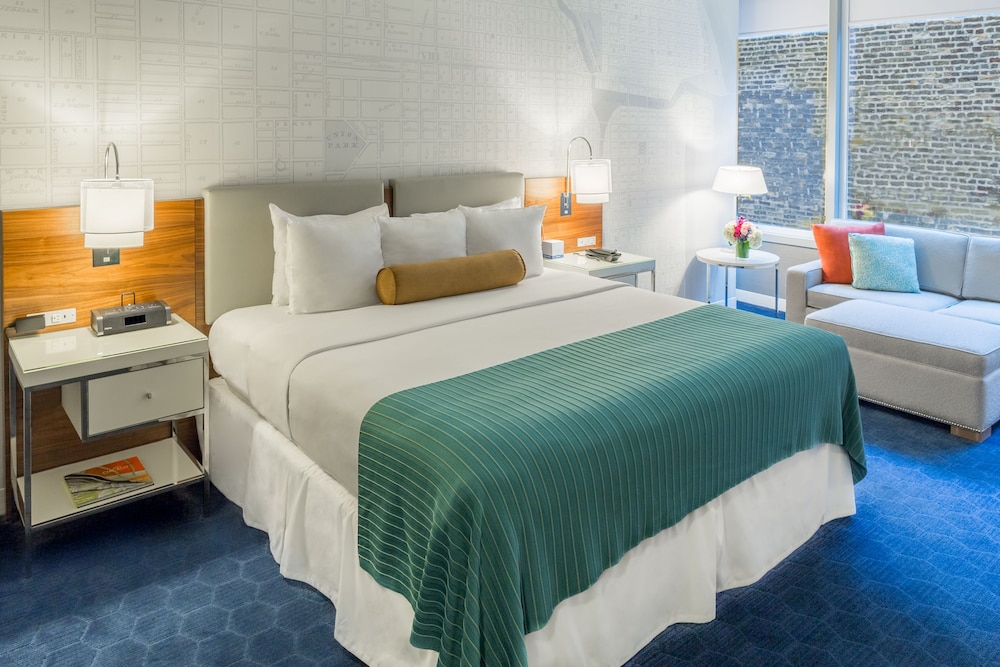 Kinzie Hotel — Hotel rooms in Chicago, Illinois