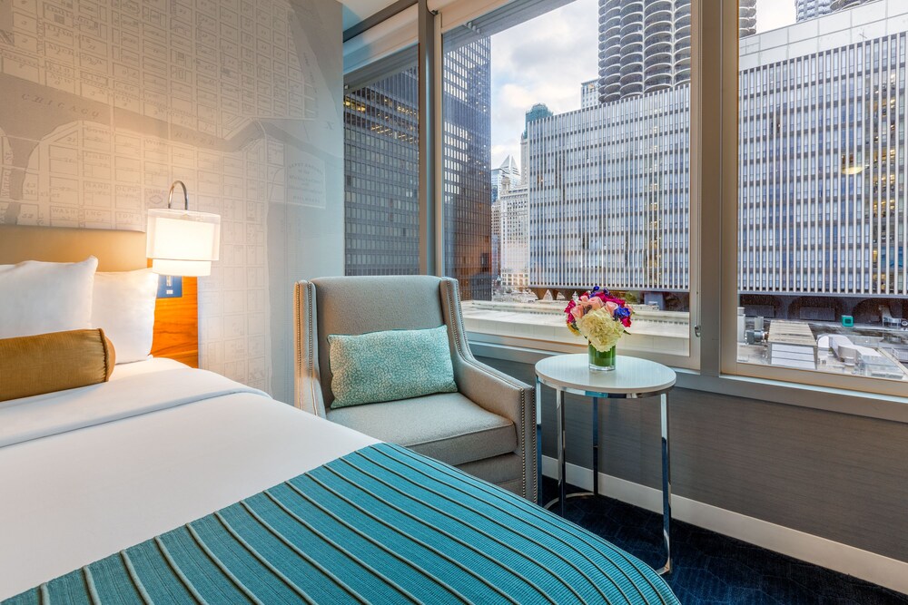 Kinzie Hotel — Hotel rooms in Chicago, Illinois
