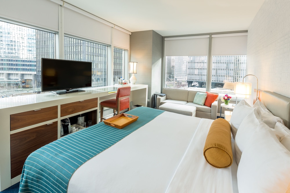 Kinzie Hotel — Hotel rooms in Chicago, Illinois