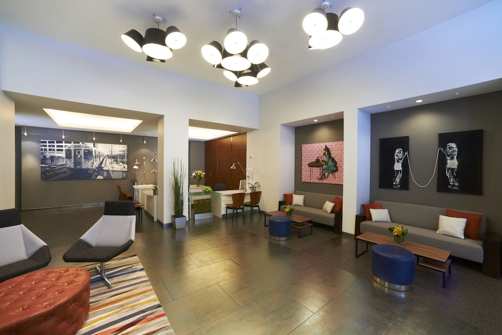 Kinzie Hotel — Hotel building in Chicago, Illinois