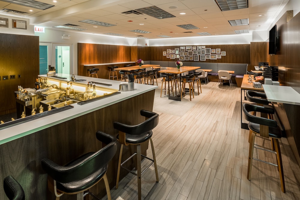 Kinzie Hotel — Restaurant & bars in Chicago, Illinois