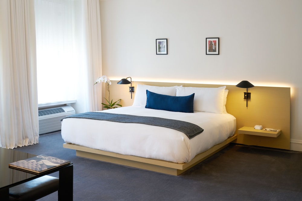 The Chicago Hotel Collection Ambassador Gold Coast — Hotel rooms in Chicago, Illinois