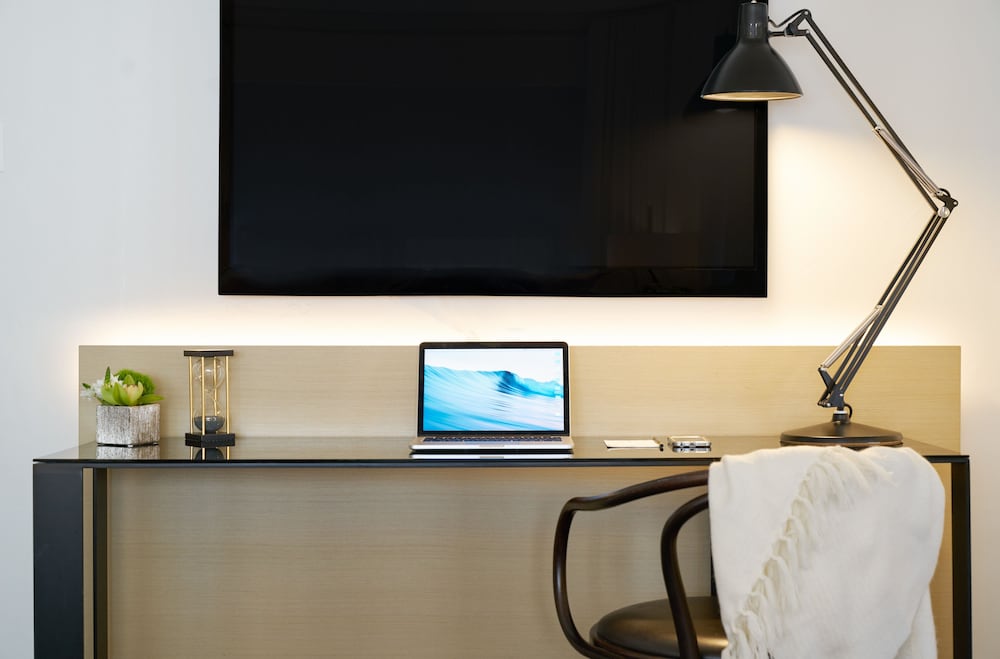 The Chicago Hotel Collection Ambassador Gold Coast — Hotel rooms in Chicago, Illinois