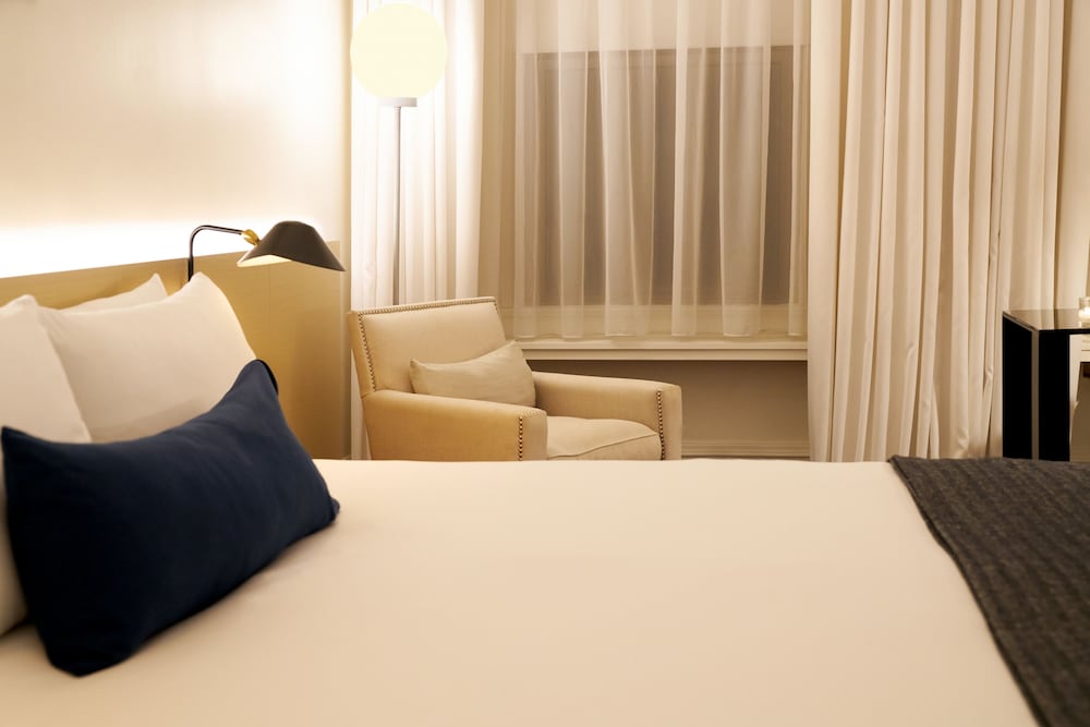The Chicago Hotel Collection Ambassador Gold Coast — Hotel rooms in Chicago, Illinois
